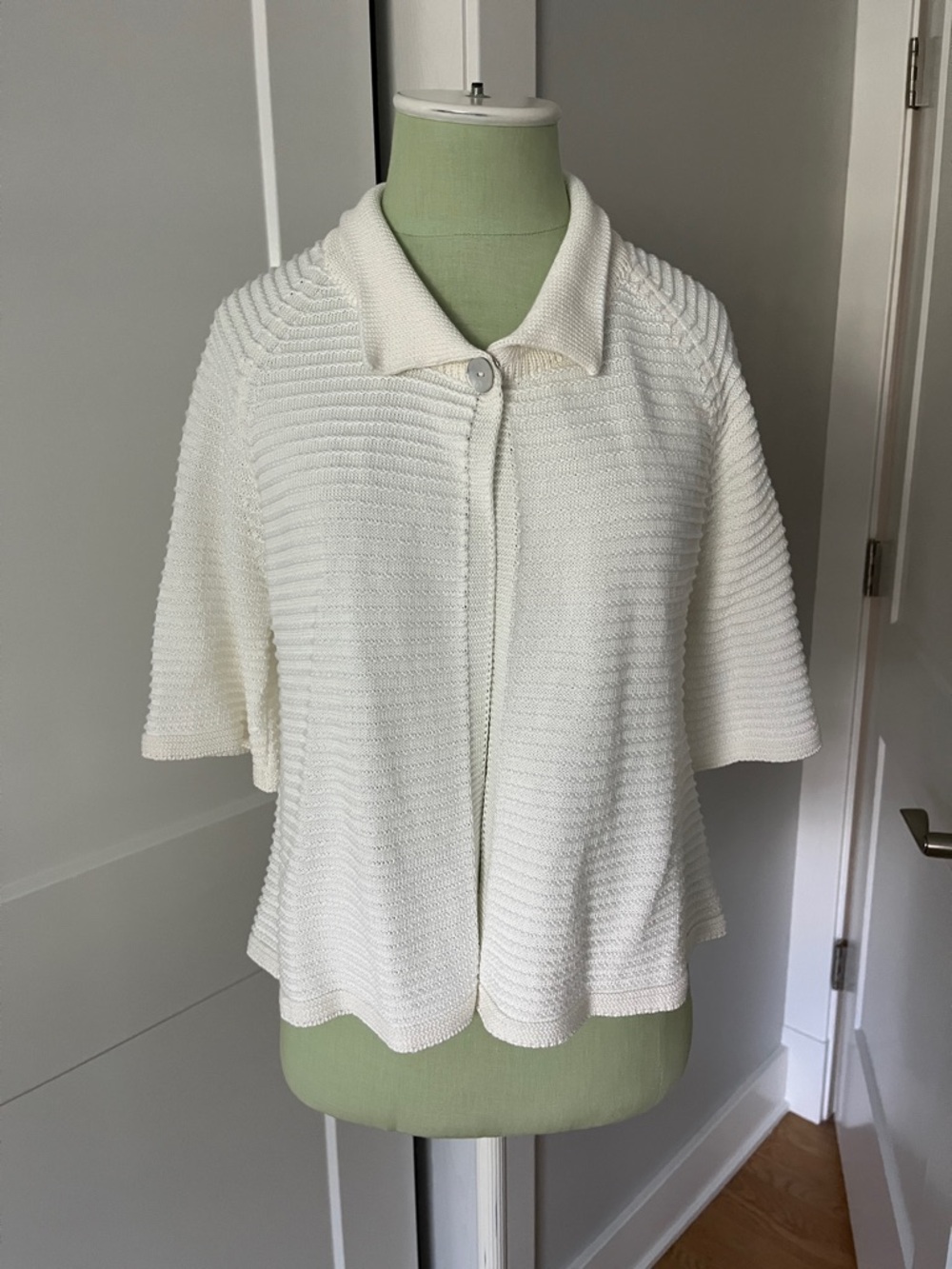 Rani Arabella Cream Short-Sleeve Knit Cardigan with Pointed Collar